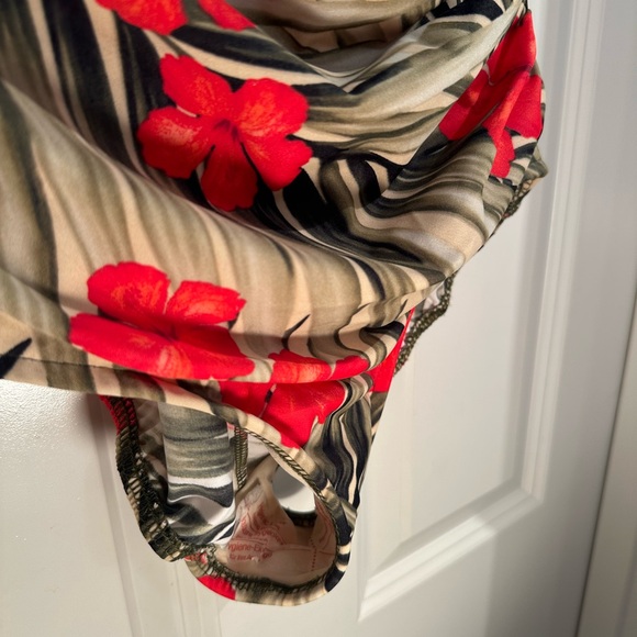 NWOT Size 12 women’s one piece floral print swimsuit. Lands end brand - Picture 3 of 6